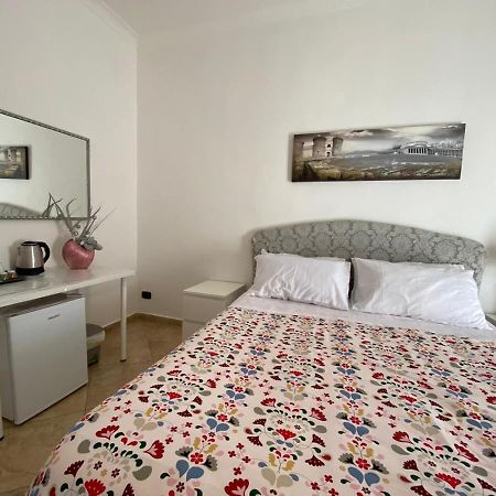 Hotel Falu Napoli Centro Camera Con Cucina E Bagno Privato Exterior foto